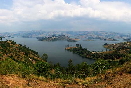 Lake Bunyonyi Kabale (Place of many little birds)